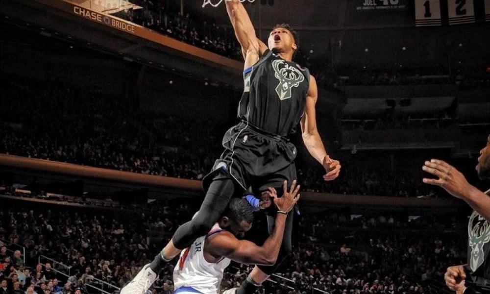 Αντετοκούνμπο: Το θεαματικό κάρφωμα που μπήκε στα καλύτερα της πενταετίας του NBA (βίντεο)